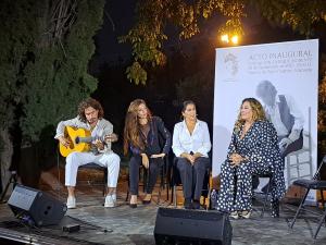 Estrella, Soleá y Enrique Morente junto a su madre, Aurora Carbonell, en la presentación de la Fundación