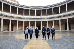 Los representantes de las instituciones, este lunes, en el Palacio de Carlos V.