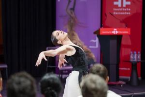 La bailaora Sara Jiménez durante su actuación en la presentación del 24.º Flamenco Festival Nueva York en la sede del Instituto Cervantes.