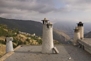 Chimeneas típicas en Capileira. 