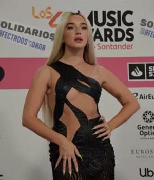 La cantante Lola Índigo durante el photocall de Los40 Music Awards.