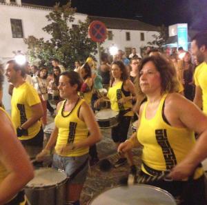 Batucada por las calles de Montefrío.