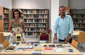 La directora de la Biblioteca y el concejal de Cultura. 