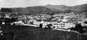 Convento e iglesia de la Victoria, hacia finales del XIX, en una foto tomada desde el Santuario de la Cabeza.