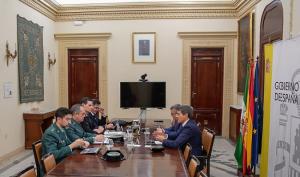 Reunión de los responsables de Guardia Civil y Policía Nacional con el delegado y el subdelegado del Gobierno.