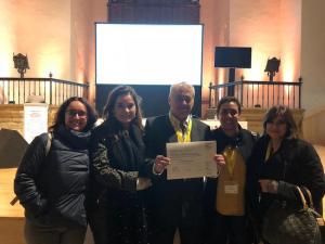 Representantes del HVN, con el diploma que acredita el premio.