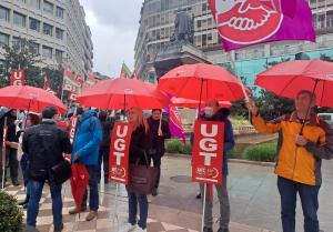 Protesta sindical en la Plaza Isabel la Católica este lunes. 