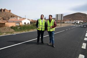 El diputado de Obras con el alcalde de La Calahorra.