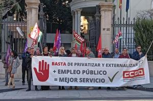 Protesta de CCOO este viernes frente a la Subdelegación del Gobierno. 