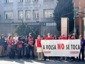 Concentración a las puertas de la Delegación de Salud.