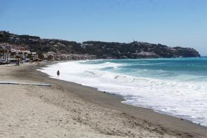 Una playa de Almuñécar, en una imagen de archivo.