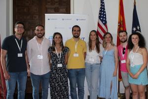 Algunos de los estudiantes seleccionados, en la embajada de Estados Unidos en Madrid. 