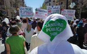 Imagen de una movilización en defensa de la sanidad pública en Granada. 