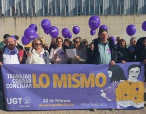 Protesta de este jueves frente a la sede del sindicato.