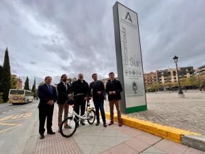 Autoridades que han participado en la puesta en servicio del intercambiador tras finalizar las obras. 