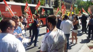 Trabajadores y delegados de CCOO a su paso por Gran Vía.