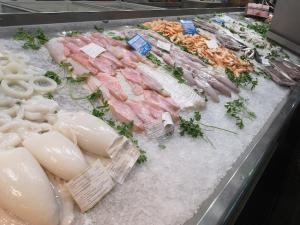 Puesto de pescado de un autónomo en un mercado andaluz.