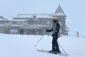 La zona de Borreguiles ha recibido hasta 20 centímetros de nieve y Pradollano, 10.