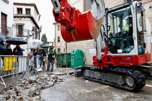 La alcaldesa, en la visita a las obras.