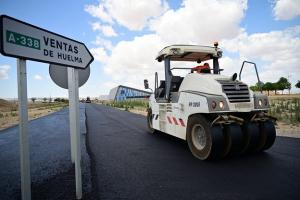 Reasfaltado del firme en la A-338 a su paso por el parque, ejecutado la pasada primavera.