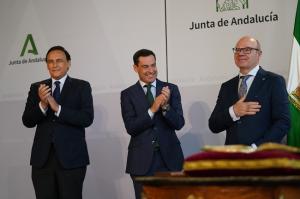 Pedro Mercado, junto a Juan Manuel Moreno y José Carlos Gómez Villamandos.