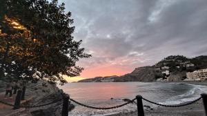 Imagen de archivo de la playa de Cotobro al atardecer. 