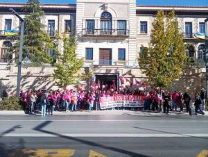 Concentración ante la sede de la Junta. 