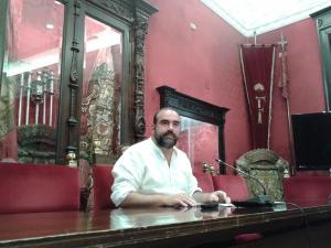 El edil de IU, en una rueda de prensa.