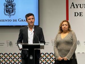 La concejala de Economía y el portavoz del gobierno local en una rueda de prensa.