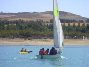 Actividades náuticas en el pantano de Cubillas. 