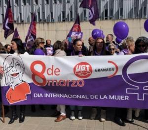 Detalle de la concentración, este viernes, a las puertas de la sede de UGT.