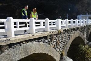 Puente sobre el río Trevélez, uno de los que tendrá pasarale elevada para peatones y ciclistas.