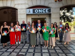 Presentación del informe de valor compartido de la ONCE con el delegado en Andalucía, Cristóbal Martínez.