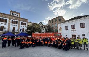 Grupo de voluntarios que han asistido a la 'Jornada Provincial de Protección Civil' en Santa Fe.