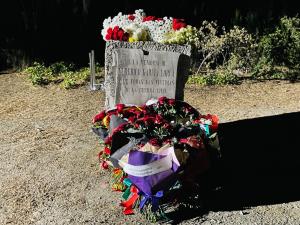 Monolito a lka memoria de Federico García Lorca y de todas las víctimas de la Guerra Civil, en Alfacar.