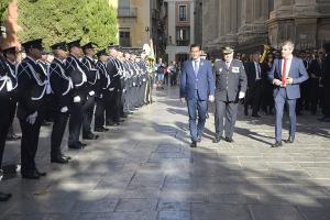 El alcalde, con el jefe de la Policía Local y el edil de Seguridad.