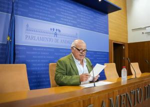 El presidente del Parlamento andaluz, Jesús Aguirre, en rueda de prensa.
