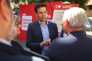 Francisco Cuenca, este lunes, al presentar las medidas en materia de comercio.