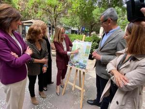 Carazo en la presentación de su compromiso de crear parques. 