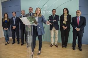 Marifrán Carazo con los delegados de la Junta en Granada.