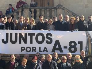 Representantes del PP de Granada, Córdoba y Jaén con vecinos y agricultores en Alcalá la Real.