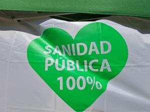 Detalle de un cartel en defensa de la sanidad pública.