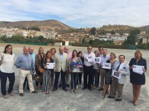 Pérez con cargos públicos de su partido en Cenes de la Vega.