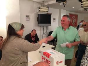 Rueda, el pasado domingo, votando en las Primarias.