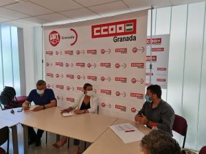 Concha Insúa con los secretarios generales de UGT y CCOO Granada. 