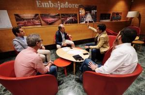 Reunión en el Palacio de Congresos. 