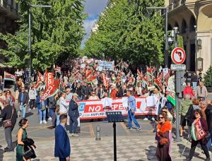 Manifestación a su llegada a la Plaza de Isabel La Católica. 