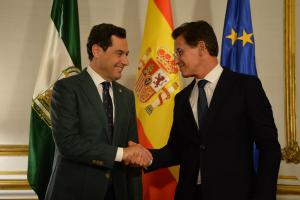 Moreno y Salvador cuando el presidente andaluz recibió al alcalde de Granada el 9 de julio de 2019.