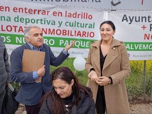 Alejandra Durán con el presidente de la AAVV Tico Medina.