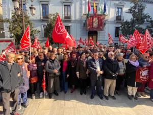 Socialistas en la concentración convocada por UGT y CCOO.